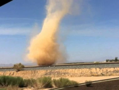 Βίντεο: Τεράστιες καταστροφές από ανεμοστρόβιλο που κτύπησε την περιοχή της Λευκωσίας